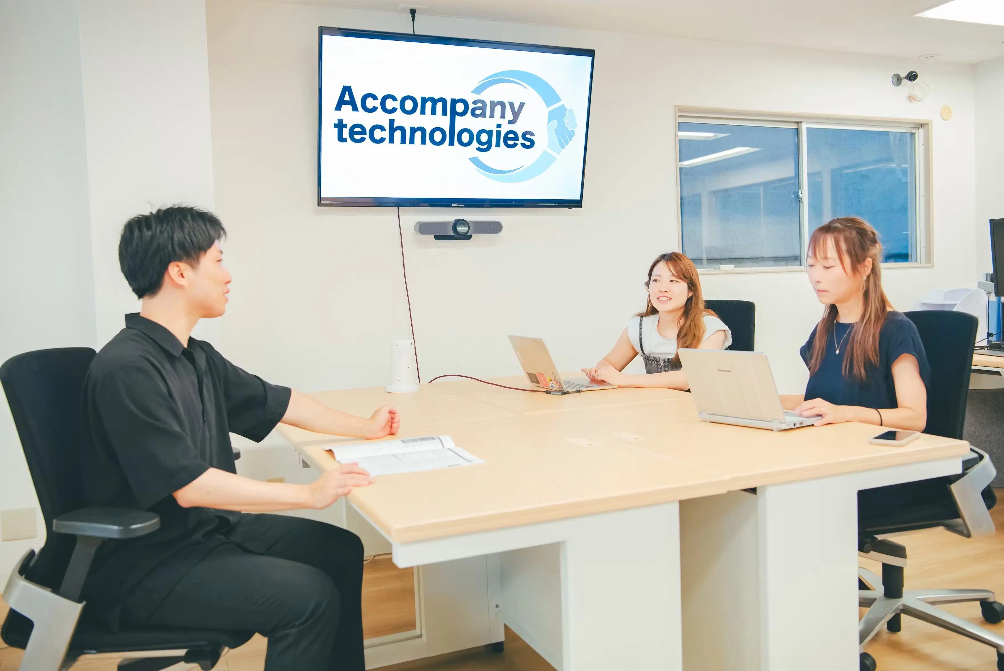 【日経掲載】行政DXのアカンパニー、社員数5倍に　「2025年の崖」後の需要狙うの画像